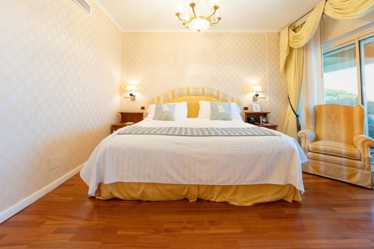 Grand Hotel Del Mare Resort & Spa Bordighera Bagian luar foto